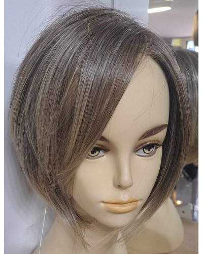 Tara Nah, półdługa peruka doskonale imitująca włosy naturalne (kolor dark blond)