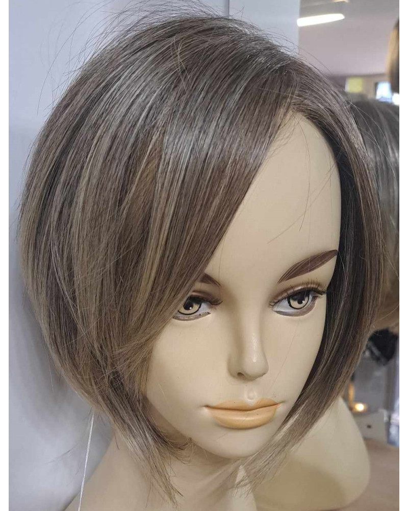 Tara Nah, półdługa peruka doskonale imitująca włosy naturalne (kolor dark blond)