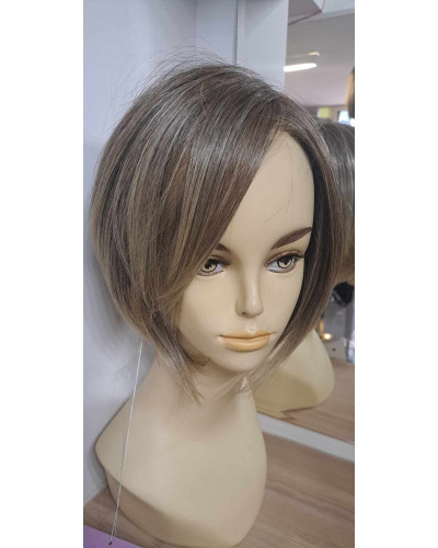 Tara Nah, półdługa peruka doskonale imitująca włosy naturalne (kolor dark blond)