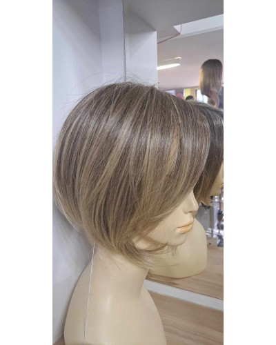 Tara Nah, półdługa peruka doskonale imitująca włosy naturalne (kolor dark blond)
